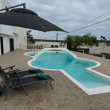 Piedranegra Villa *