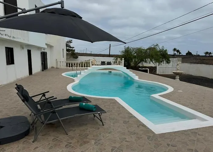 Piedranegra Villa *