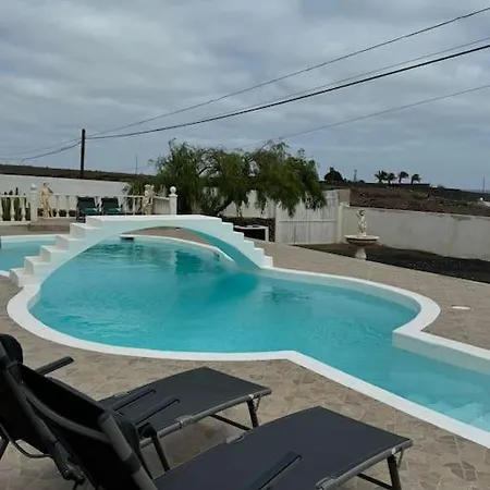 Piedranegra Villa *